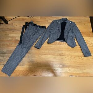 White House Black Market Suit Set Size 2 Grey Great Condition